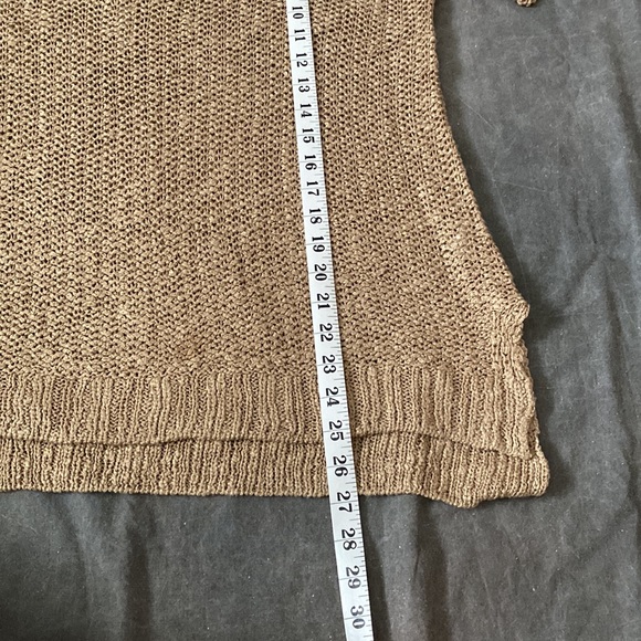 Gold sweater lacy back! perfect for NYE!! 🎉🎉 - Picture 13 of 15